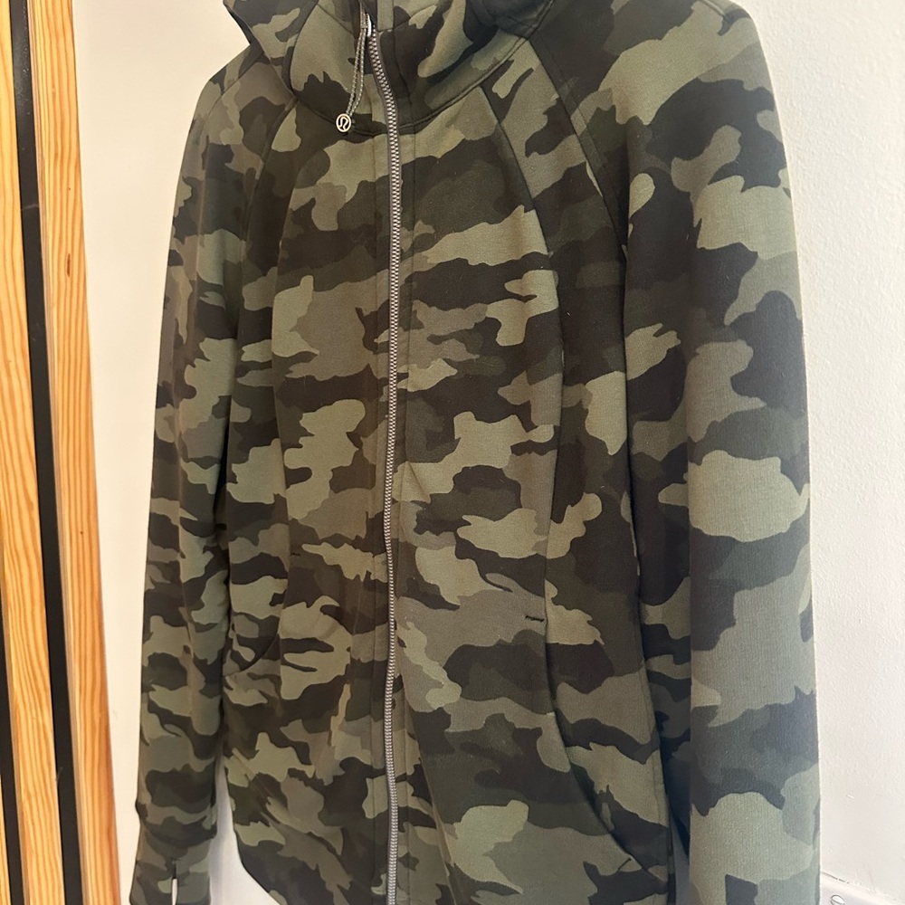 Lululemon athletica Camo Zip-Up Hoodie in Olive & Black - Picture 2 of 4